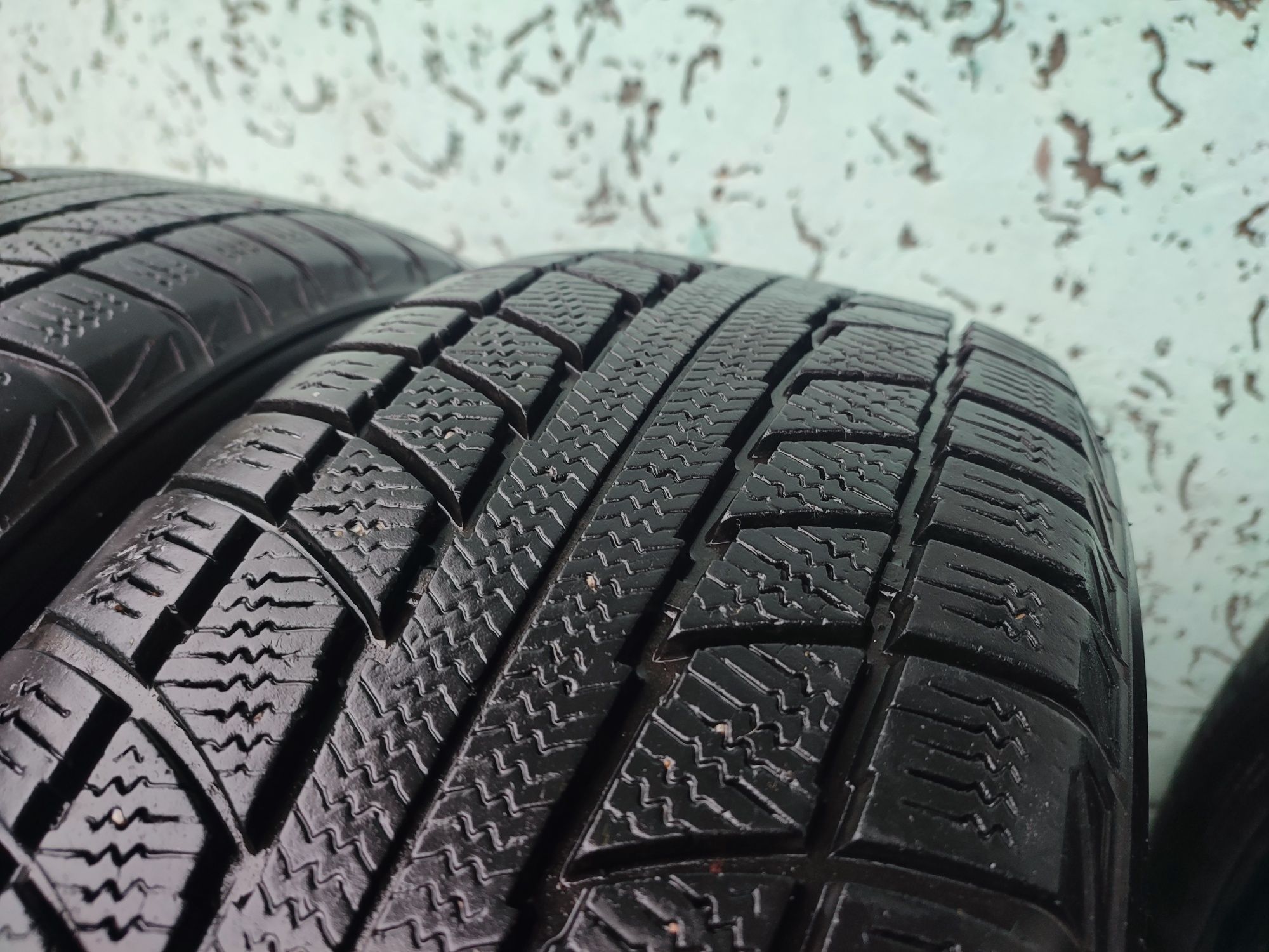 Triangle Snow Lion 215/60 R16
