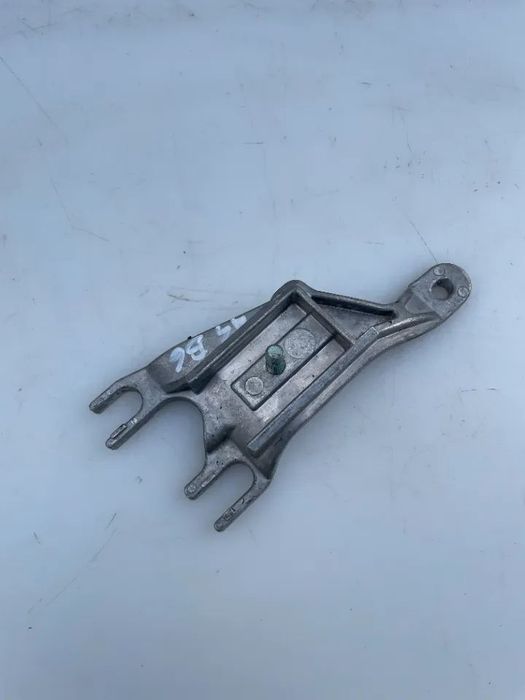 PODSTAWA MOCOWANIE UCHWYT PODŁOKIETNIKA AUDI A4 B6 8E0864283