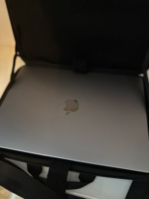 Apple 2023 MacBook Pro 16" M2 Max 38 GPU 96 GB RAM 1 TB SSD Mac OS