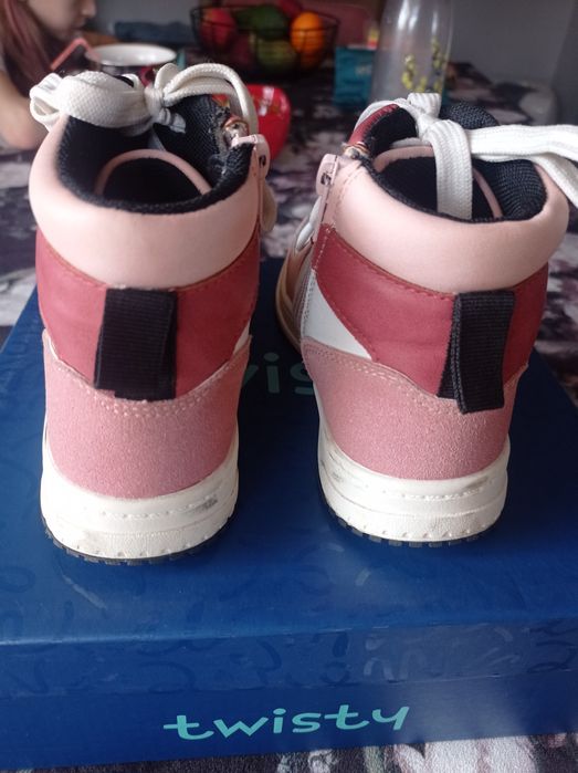 Buty dla dziewczynki