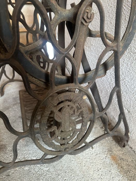 Pés de máquina de costura antiga