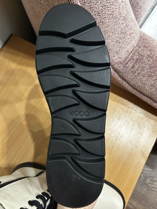 Нові черевики ecco
