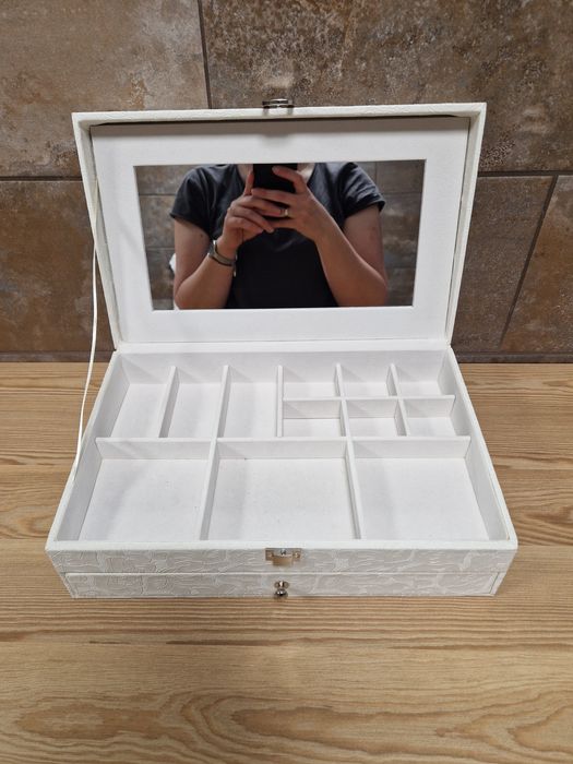 Szkatułka skórzana Home&You kuferek na bizuterię elegancki prezent