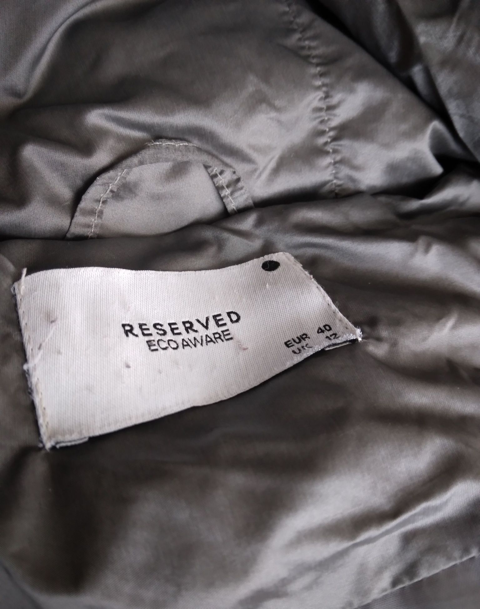 Damska kurtka szaro-srebna z metalicznym połyskiem Reserved