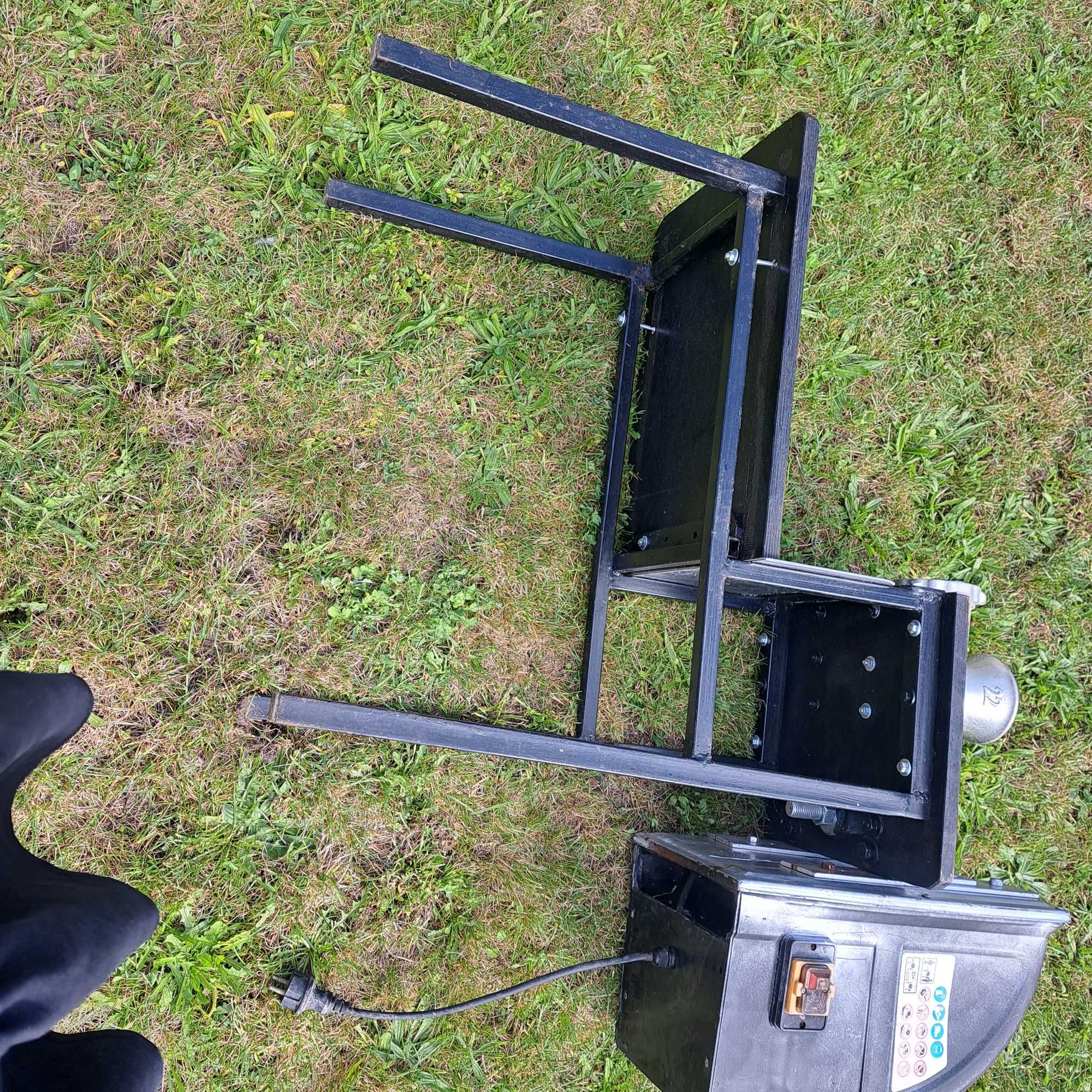 Maszyna do mięsa ze stołem i silnikiem elektrycznym 220W