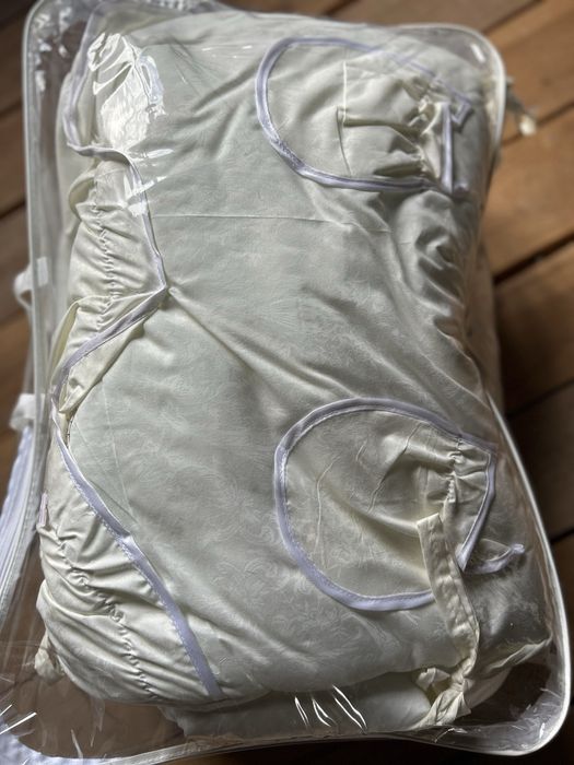 Набір в ліжечко молочного кольору із одіялом та балдахіном