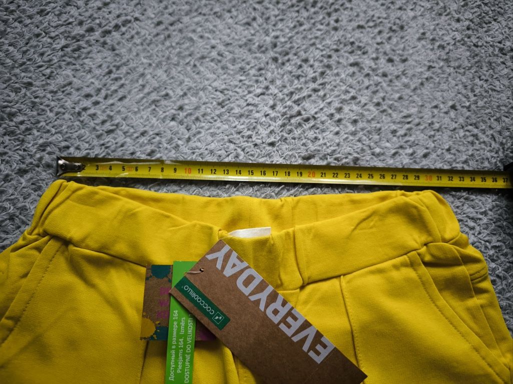 Nowe spodnie wiosenne dresowe coccodrillo r. 152