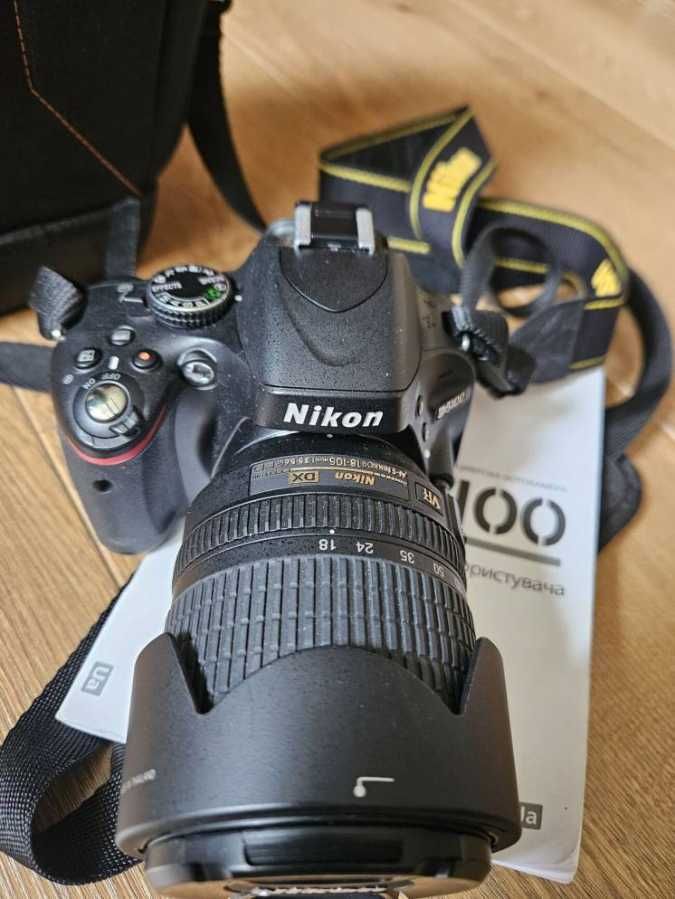 Nikon D5100 з об'єктивом і фільтрами