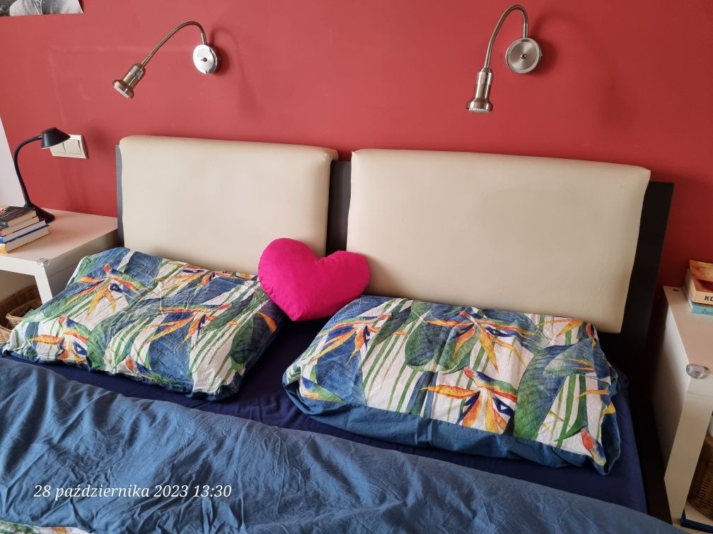 Sypialnia - podwójne łóżko i komoda