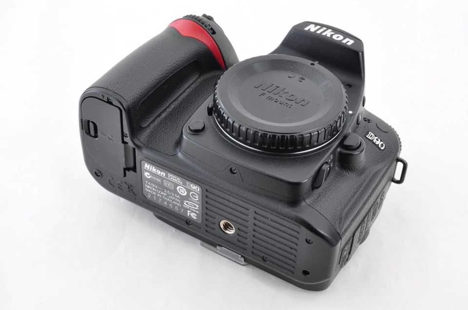 Nikon D90 12.3MP DSLR (Corpo )– Contagem do Obturador 9046 clicks