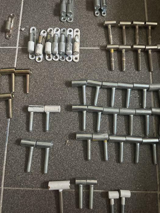 Zawiasy mocowania drzwi nowe i używane komplet