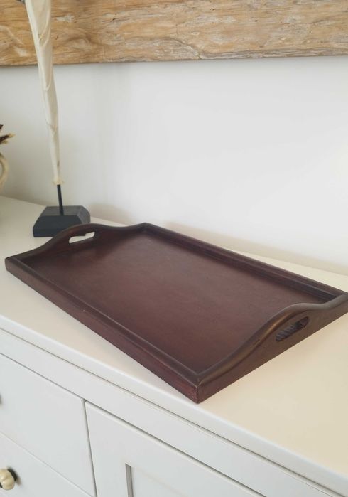 Tabuleiro vintage em madeira.
Grande tabuleiro.
Dimensões: 51,50x33cm