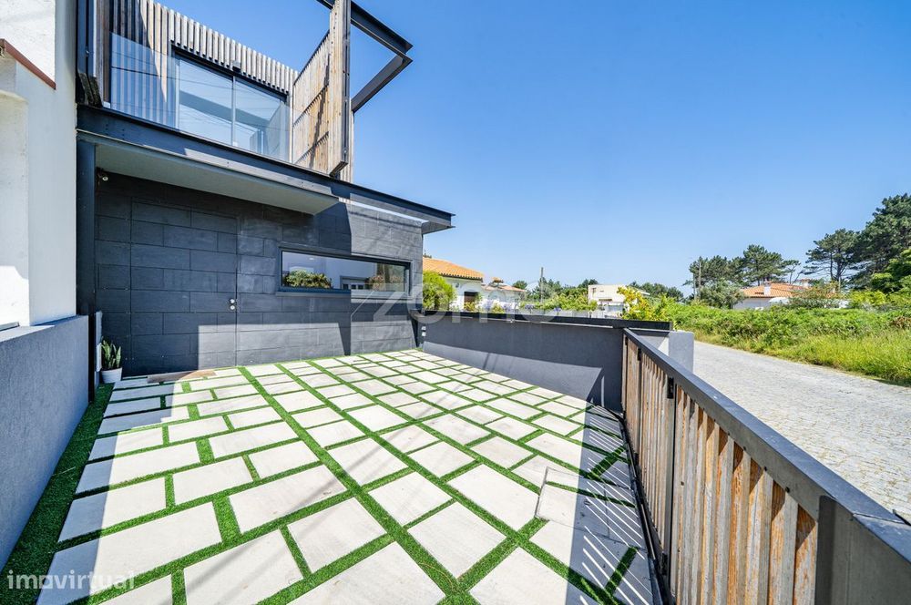 Moradia Ind. T3 Semi-Nova com Piscina em Carreço, Viana do Castelo