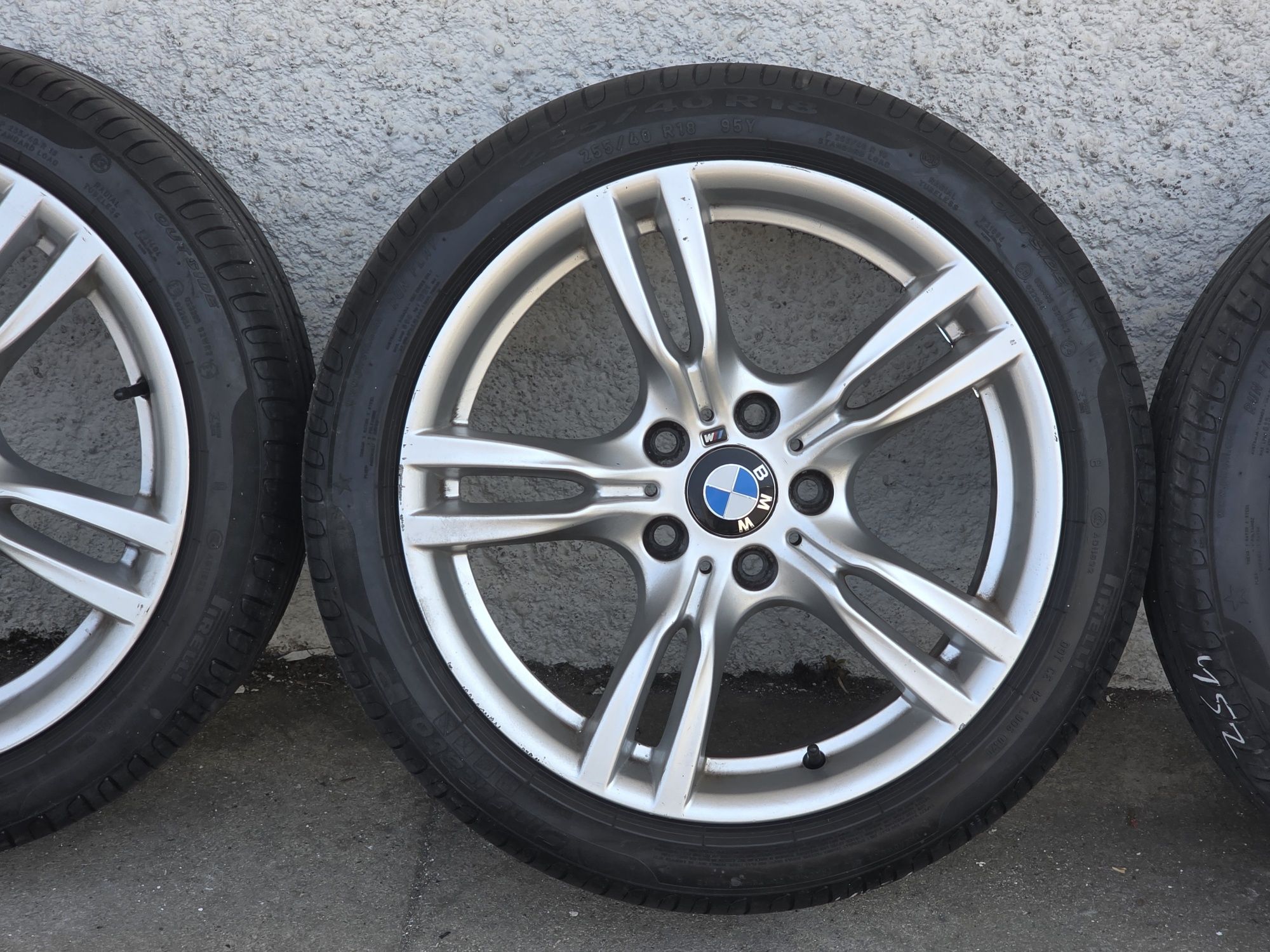 Jantes Originais BMW 18" Pack M com Pneus 225.45.18 + 255.40.18