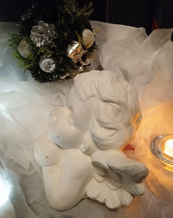 Popiersie '' Zamyślony Aniołek "