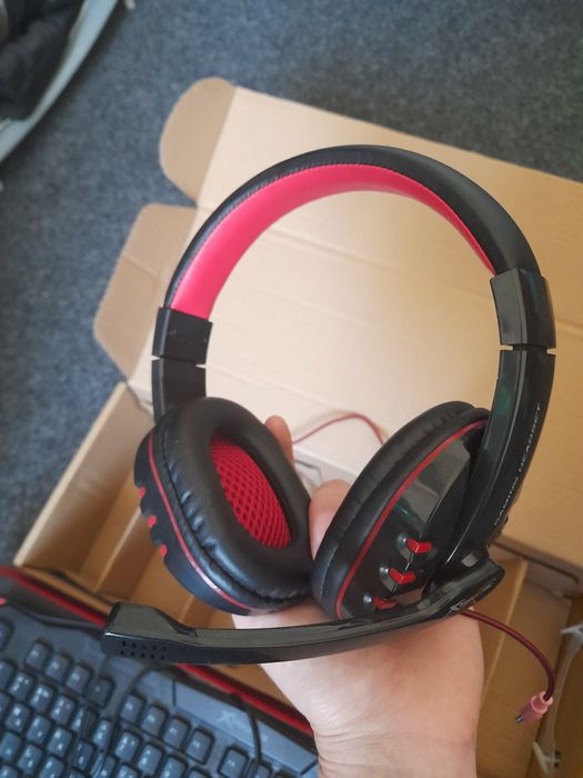 Набір геймера 4 в 1: клавіатура мишка навушники килимок для мишки XTRI