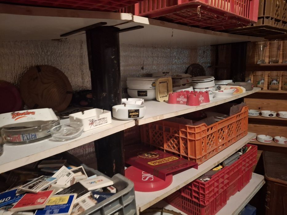 Caixas de fósforos, isqueiros, cinzeiros