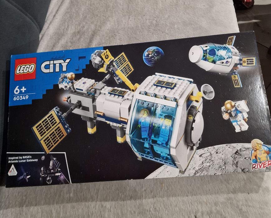 LEGO City 60349 Stacja kosmiczna na Księżycu