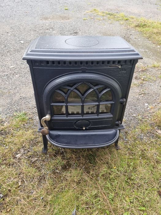 Jotul 3 kominek jøtul z popielnikiem i bez