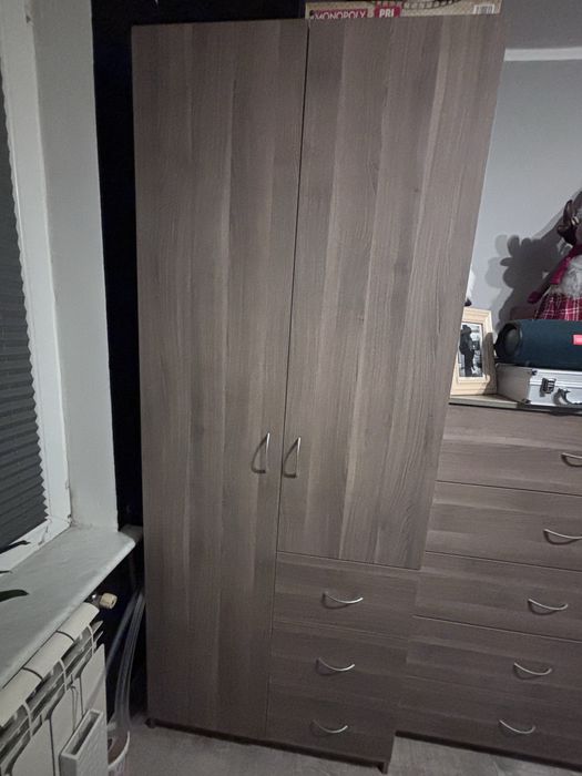 Zestaw mebli szafa i komody