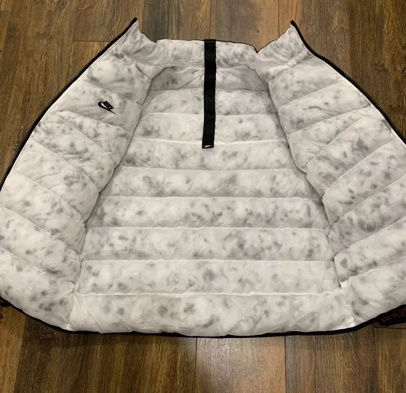 Куртка Nike Sportswear
Windrunner Synthetic-Fill DD6974-004