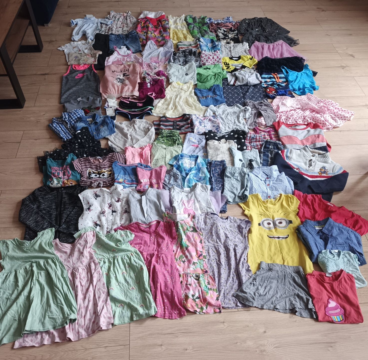 Odzież dziecięca dziewczęca i chłopięca 150 szt.