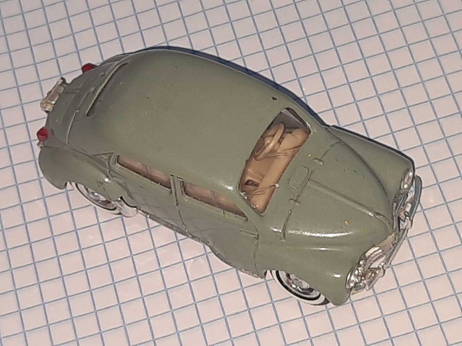 Модель автомобиля Рено масштаб 1:43. Сделано во Франции