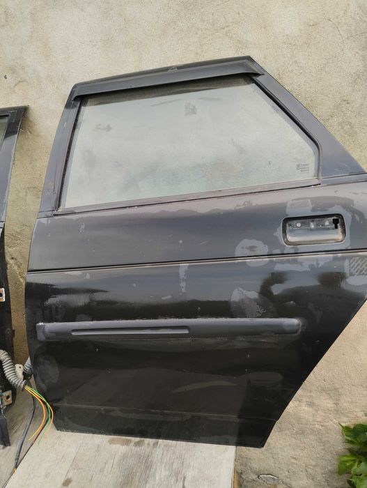 Задні двері ваз 2110