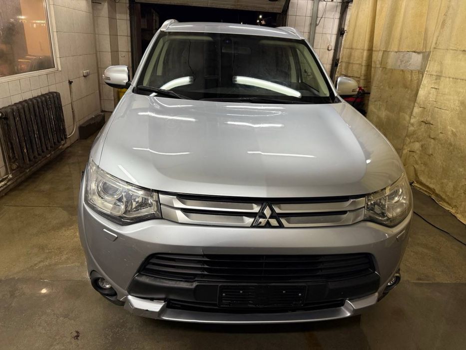 Mitsubishi outlander 2015