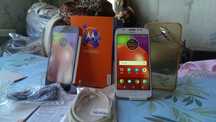 Новая MOTOROLA XT1762 4-го ПОКОЛЕНИЯ со сканером пальца с комплектом
