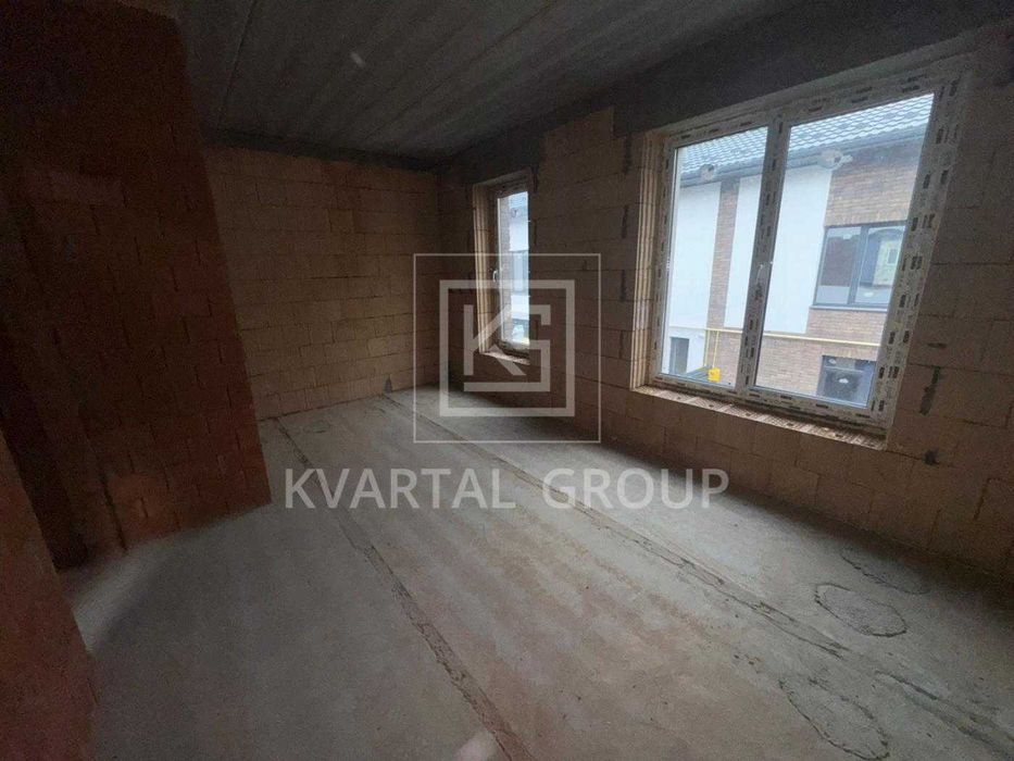 Без козайномимісії! Таунхаус в центрі міста з готовим дизайном