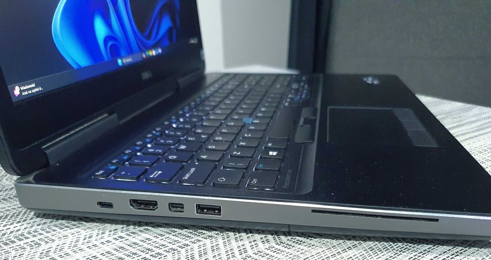 DELL xeon®™/AMD®ProWX4150™/32GBram/1,5TBNvme/USB-C3.1/Podś.Klaw./Win11