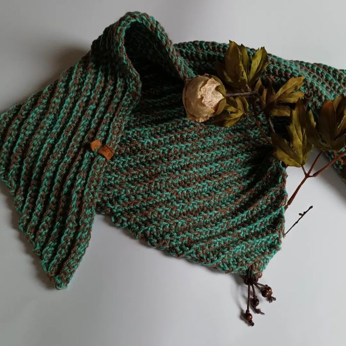 Chusta zielona z koralikami