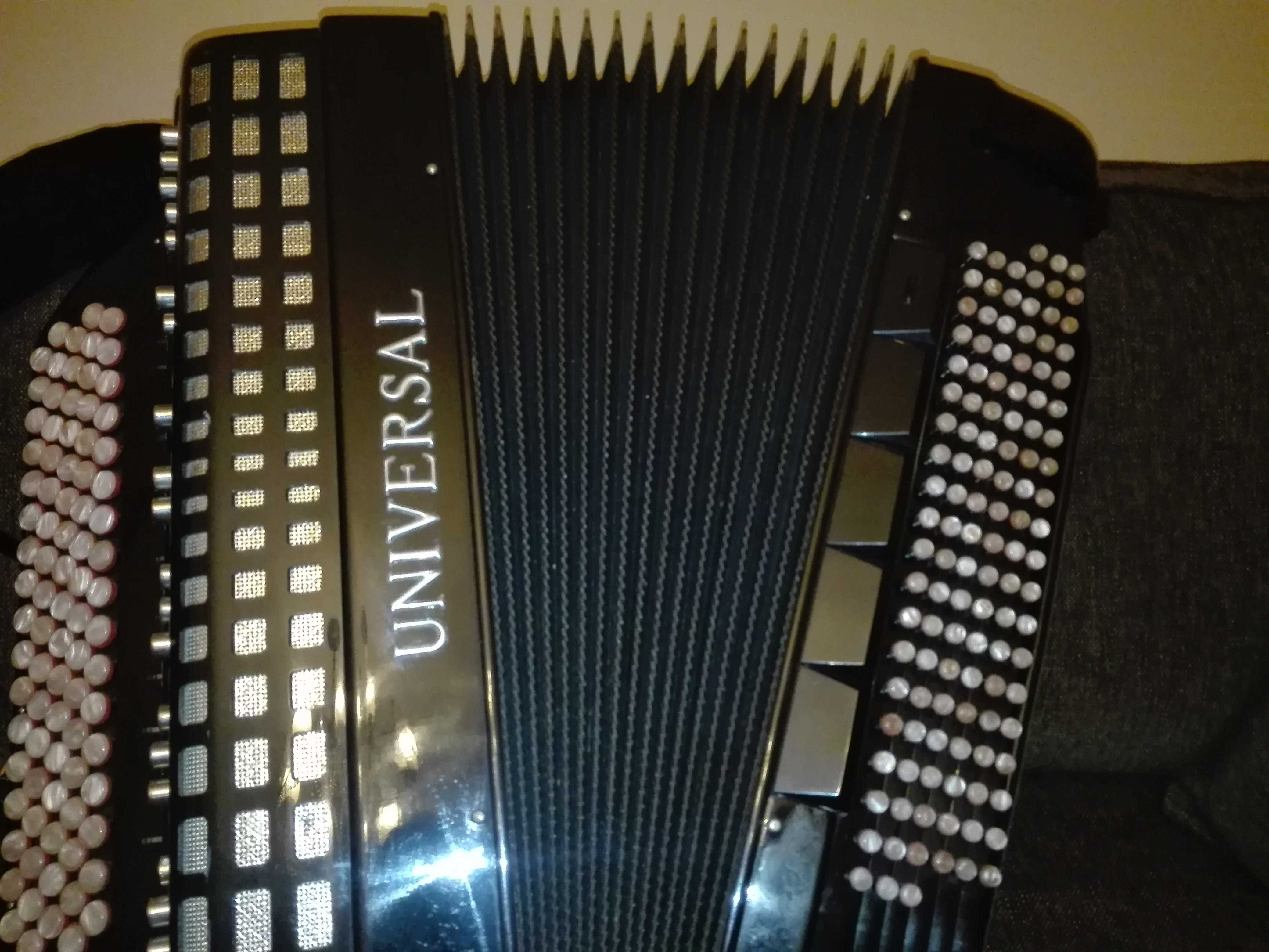 Akordeon guzikowy Universal musette 120 basów electro bardzo dobry sta