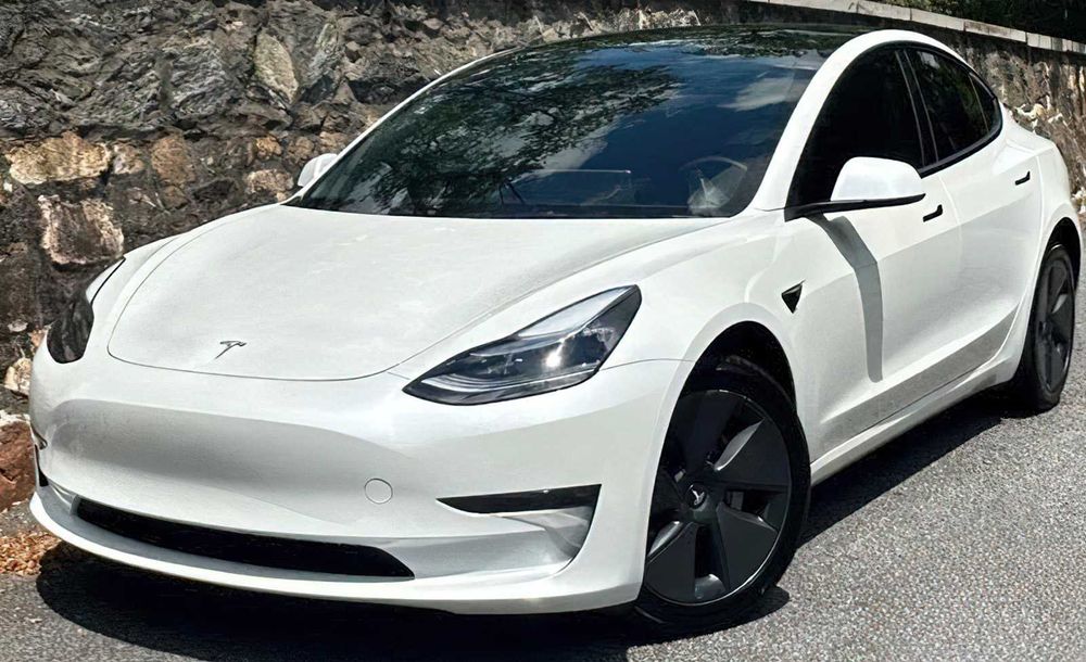 Tesla Model 3 Long Range      2023