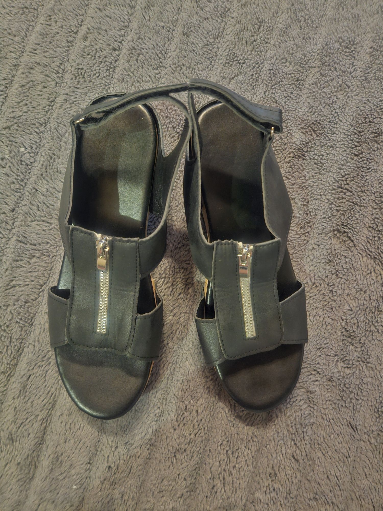 Buty na koturnie r.39
