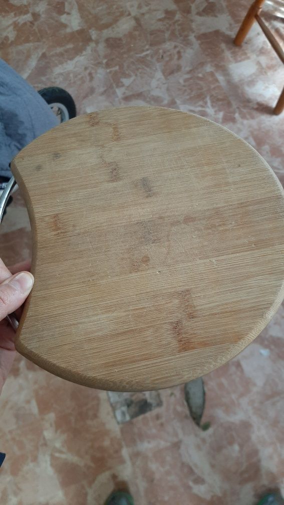 Drewniana deska do krojenia z uchwytem, okrągła
