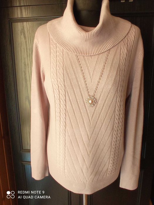Golf damski z długim rękawem i aplikacją. Rozmar XL/2XL