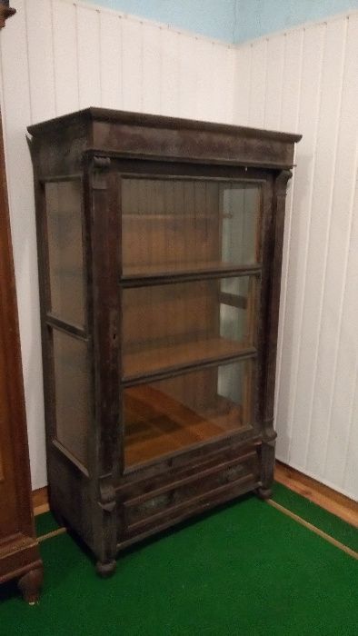 Serwantka stylowa eklektyczna w cenie 1800 zł.