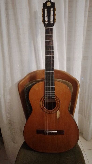 Guitarra Admira modelo solista
