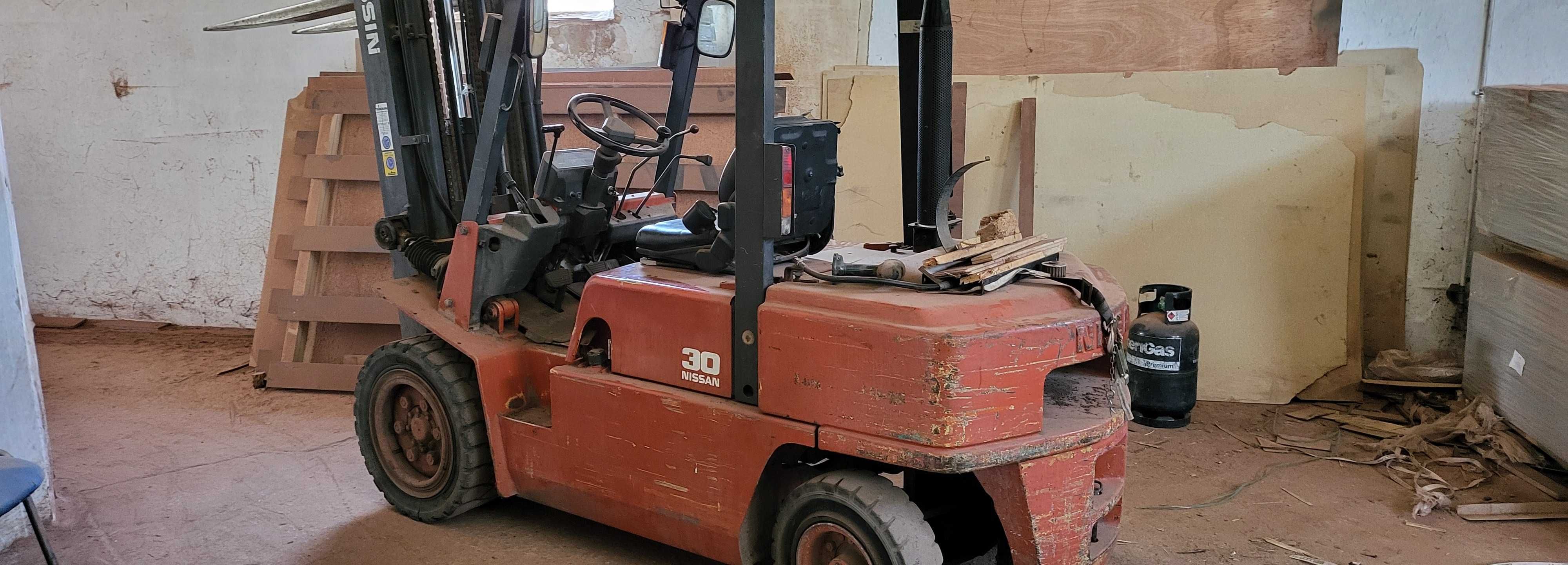 Wozek widlowy nissan 3.0t UGJ02A30U triplex