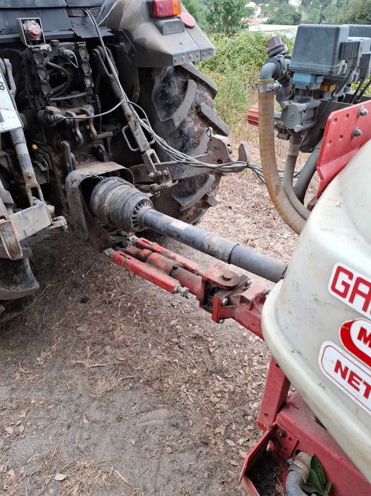 Pulverizador rebocável com comando elétrico