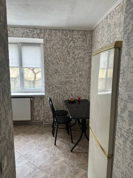 1-кімнатна квартира подобово в центрі (1 поверх) | Чортків