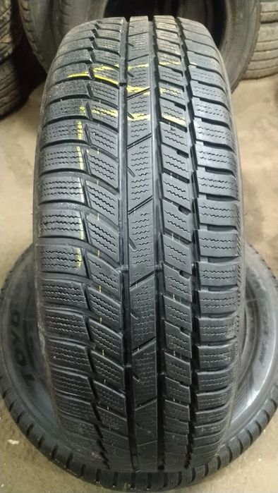 Пара зимних шин Toyo Snowprox S954 SUV 215/65 R17 215 65 17