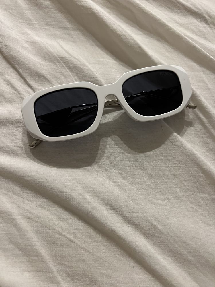 oculos prada branco