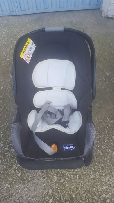 Ovo com Isofix da Chico da para  levar á  mão  ou no Automóvel