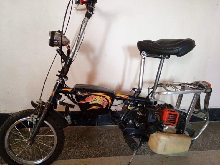 Міні скутер на бензині