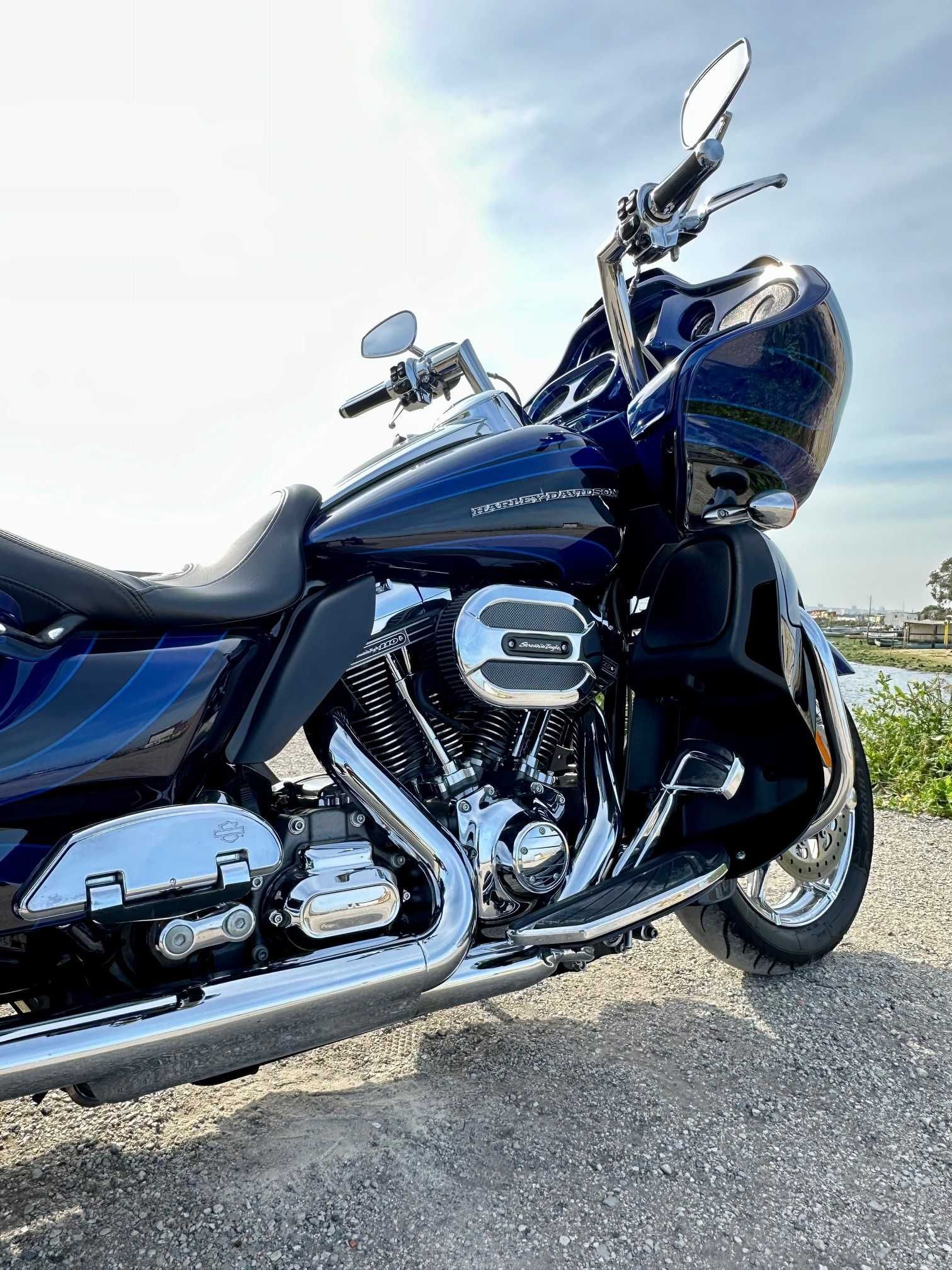 Harley Davidson- Road Glide CVO