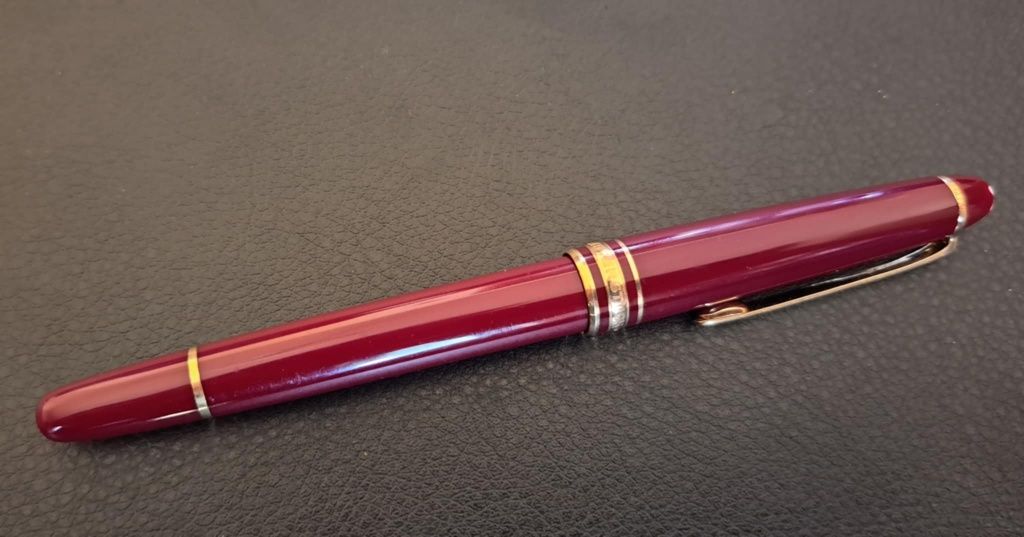 Caneta Montblanc Meisterstuck com aparo em ouro 14k