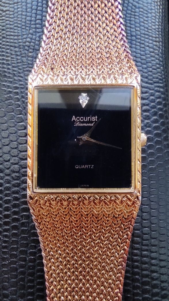 Женские часы "Accurist Diamond"